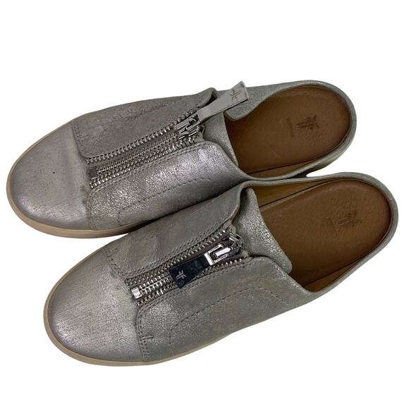 Frye Lena Slip On Mule Sneaker Size 7.5 Silver Metallic Zipper Leather Shoes - Picture 8 of 9